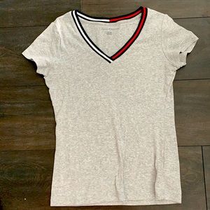 ✨ 5 for 30✨ Tommy hilfiger t shirt!